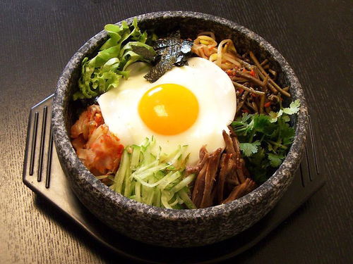 美石記石鍋拌飯加盟指南 費用、條件與代理優(yōu)勢解析